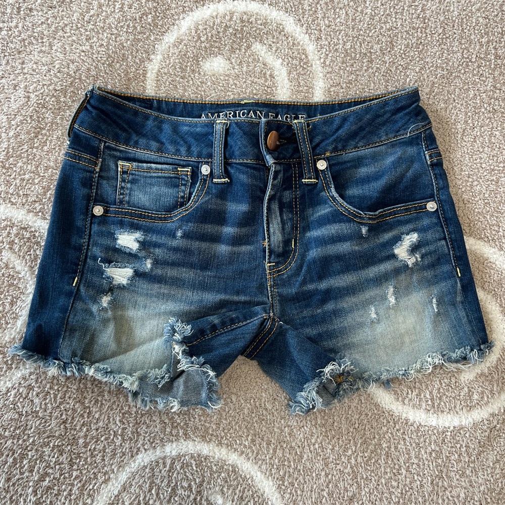 EUC American Eagle size 2 midi shorts